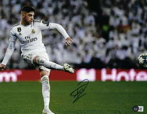 Federico Valverde Signed 11x14 Photo Real Madrid UCL Beckett BAS Witnessed - Picture 1 of 1