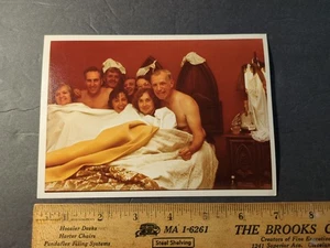 Foto divertida vintage de 8 personas en una cama - Imagen 1 de 3