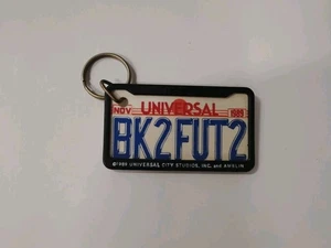 1989 Zurück in die Zukunft II BK2FUT2 Nummernschild Schlüsselanhänger - Universal Studios  - Bild 1 von 2