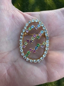 "Precioso broche prendedor blanco y pastel con estrás tono dorado en forma de huevo de 1,75"" de alto" - Imagen 1 de 3