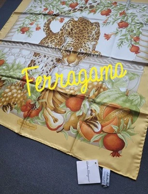 Salvatore Ferragamo Bufanda Grande Seda 87cm 34′′ Cuadrado Animal Fruta Amarillo Foto 1 de 4