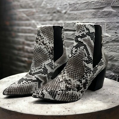 Qupid 靴子 蛇皮 黑色 白色方跟 靴子 女式 鞋码 7.5 — 第 1/4 张图片