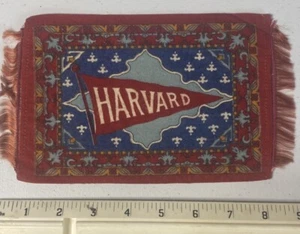 Early 1900's B51 Tobacco Felt College Pennants W/Fringe Harvard 5" x 8 1/2” - Foto 1 di 1