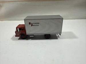 Athearn N Scale Ford Cab Over Southern Pacific Truck - Picture 1 of 8