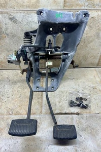 1987-1991 Ford Truck Bronco Hydraulic Clutch & Brake Pedal Assembly 87-91 OEM - Picture 1 of 24