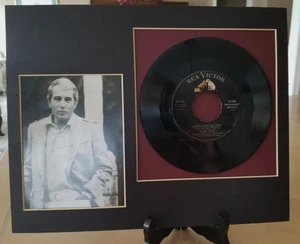 PERRY COMO- AUTOGRAPHED PHOTOGRAPH + RECORD "CATCH A FALLING STAR" MATTED 11X14" - Picture 1 of 4