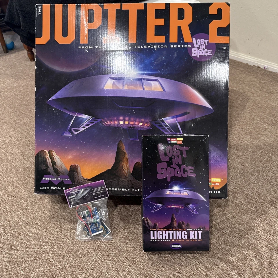 Moebius Lost in Space 1/35 Jupiter 2 MOE913 & kit de iluminação de luzes polares MOE2097 - Imagem 1 de 4