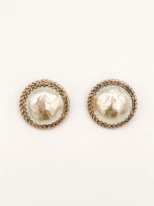 Vtg Bergère Gold-Tone Clip-On Earrings – Hammered Dome with Rope Border - Bild 1 von 5