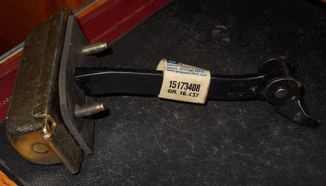 NOS 1999-2007 GMC Yukon Chevrolet Tahoe Cadillac Escalade RH Rear Door Check - Image 1 of 1