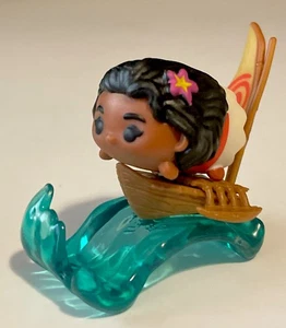 Figurine Disney Tsum Tsum MOANA Medium avec support bateau *Moana* film - Photo 1/8