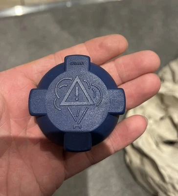 AUDI VW PORSCHE ENGINE COOLANT CAP - Image 1 of 4