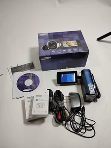 Samsung SMX-F40LN Camcorder Video Camera Bundle - Works New Battery And Charger - Picture 1 of 7