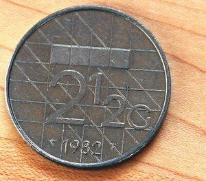 1982 Netherlands 2 1/2 Gulden - Picture 1 of 2