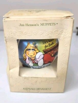 Hallmark Keepsake Adorno de Navidad Jim Hensens Muppets Mrs. Piggy Kermit 1981 Foto 1 de 4