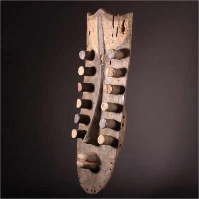 13717 # Máscara de guerrero Grebo Kru Liberia con soporte Foto 1 de 4