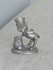 vintage spoontiques pewter leprechaun with gold pot luck of the irish 1.75" - Picture 1 of 5