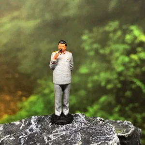 1/72 Scale Model Leaders of the Soviet Union Stalin DIY Scene Accessory Toy - Picture 1 of 3