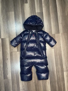 Neu mit Etikett. RALPH LAUREN DAUNEN-SCHNEEANZUG MIT KAPUZE GRÖSSE 9M - Bild 1 von 5