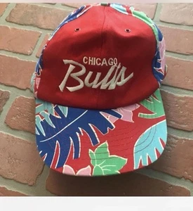 Vintage 90’s Chicago Bulls Floral Script SnapBack Hat RARE Budweiser Promo - Bild 1 von 3