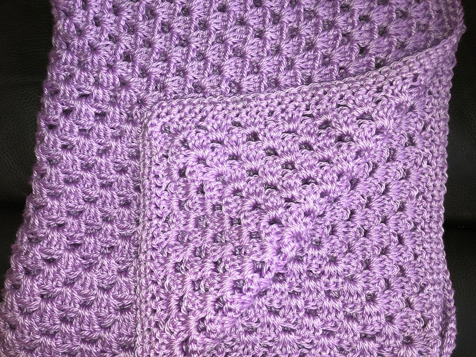 HERMOSA MANTA BEBÉ GANCHILLO HECHA A MANO NUEVA/LILA AFGANA Foto 1 de 3