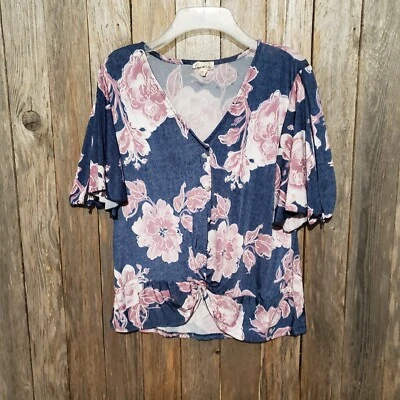 Blusa Emi & Joe M Top Azul Púrpura Floral Flutter Manga Corta Elastizada Mediana Foto 1 de 4