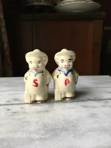 Shawnee-Farmer Pig Vintage(1940s)Salt and Pepper Shakers - Picture 1 of 6