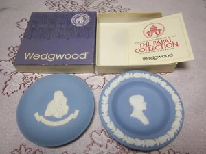 (Lot) Wedgwood Papst Johannes Paul II Untersetzer & Silberne Kennedy Teller - Bild 1 von 5