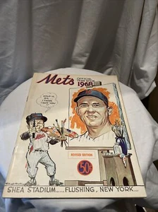 1968 METS OFFICIAL YEARBOOK- REVISED EDITION ,AUTOGRAPHED BY YOGI BERRA -NM - Picture 1 of 10