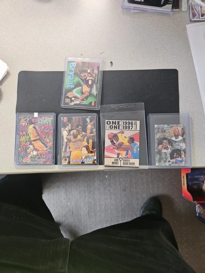 Lote de cartas Kobe Bryant - Imagem 1 de 3