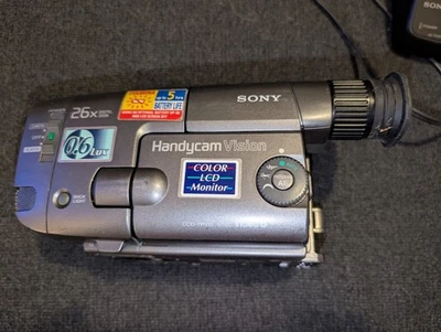 Sony HandyCam Vision CCD-TRV12 CamCorder 26x Digital Zoom For Parts - Image 1 of 4