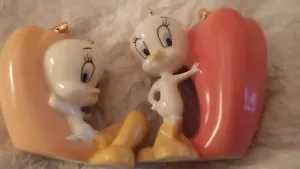 Warner Brothers Lenox Collection Tweety Bird w Peppers Salt & Pepper Shakers - Picture 1 of 2
