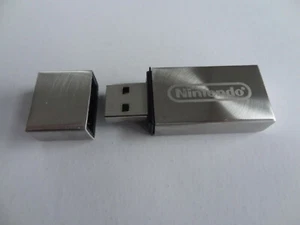 ORIGINAL Nintendo Promo Steel USB-Stick selten Sammlerstück. - Bild 1 von 2