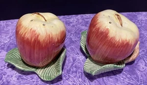Vintage 1980 Fitz & Floyd Apple Ceramic Salt and Pepper Shakers Hand Painted - Picture 1 of 5