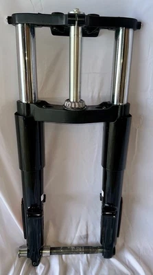 Harley-Davidson 49 mm triple árbol y suspensión delantera de 2025 Road Glide Foto 1 de 4