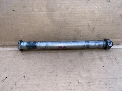 Yamaha YZF R6 R6R 2008-2016 OEM eje trasero recto rueda trasera llanta pivote perno Foto 1 de 3