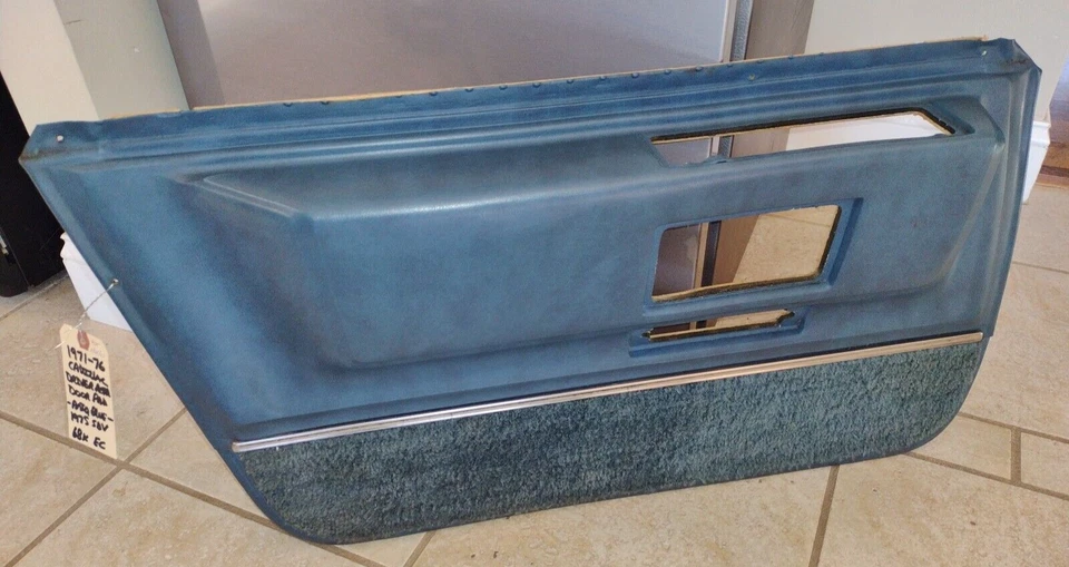 Cadillac Fleetwood 1971-76 sedán Deville panel de puerta inferior trasera reposabrazos azul Foto 1 de 4
