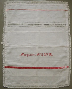 GROSSER ANTIKER ROT-WEISSER HANDARBEIT NÄHEN FLICKEN STICKEREI MUSTER von 1910 - Bild 1 von 3