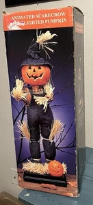 Espantapájaros animados de colección en movimiento con luz de linterna Jack o' decoración de Halloween 24" - Imagen 1 de 5