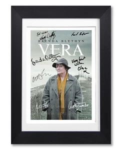 VERA CAST SIGNED POSTER ITV TV SHOW PRINT PHOTO AUTOGRAPH GIFT BRENDA BLETHYN - Bild 1 von 1