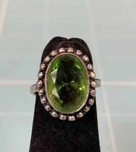 Anillo ajustable de plata de ley 925 con piedra verde grande - Imagen 1 de 9