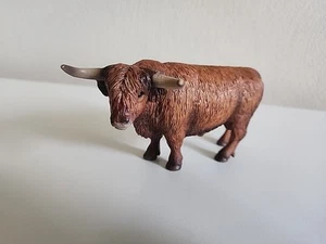Schleich Mucca delle Highland Scozzesi 2009 Figurina Ritirata 2,5"x5,25"Fattoria Giocattolo D-73527 - Foto 1 di 6