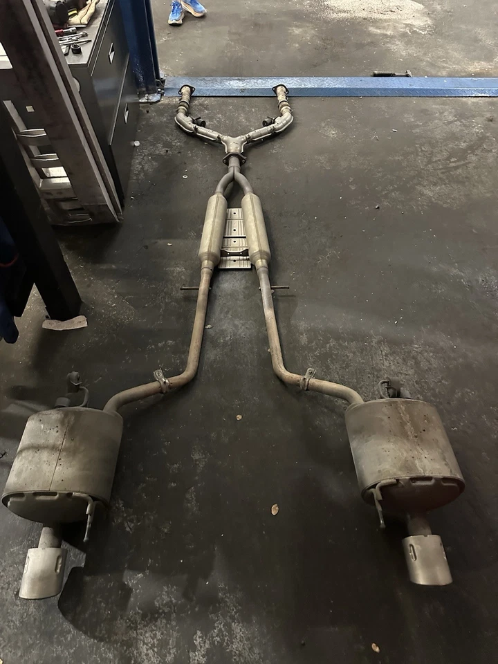 G37S Sedán Escape completo de gatos a las tuberías (No incluye gatos) Foto 1 de 4