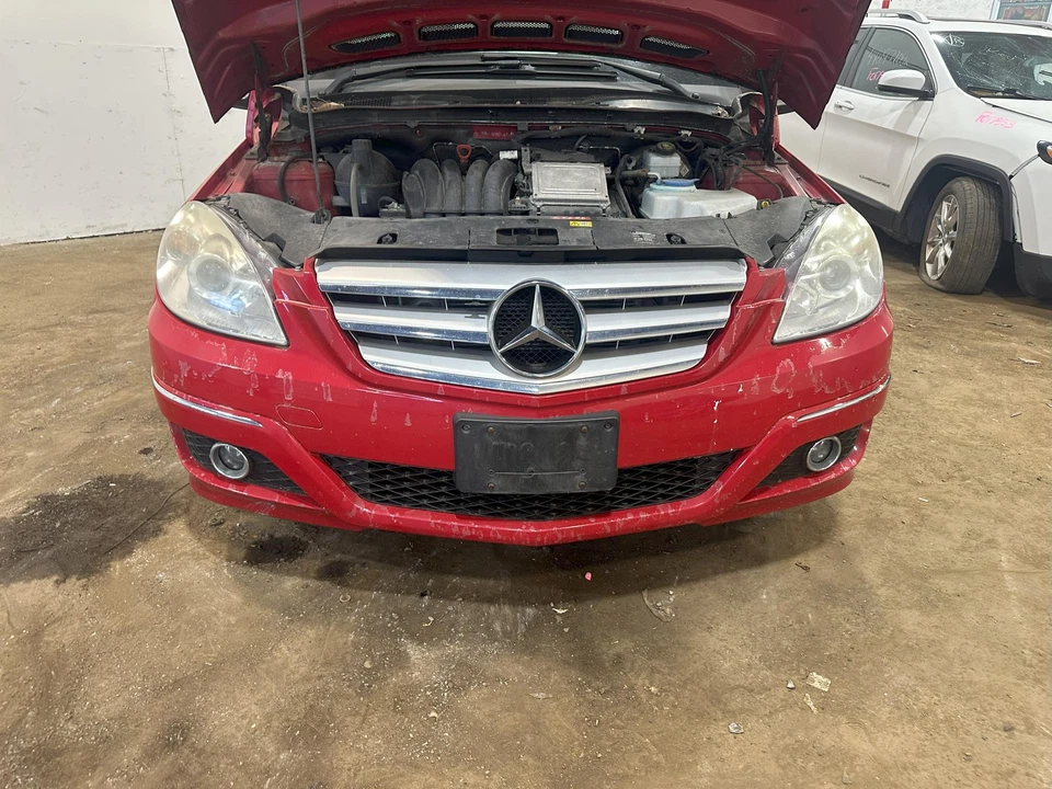 (LOCAL PICKUP ONLY) 09 10 11 MERCEDES B-CLASS Front Bumper Assy. - Image 1 of 4