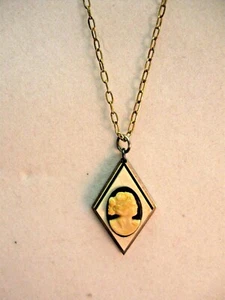 VINTAGE NECKLACE WITH A CAMEO INSIDE OF A DIAMOND SHAPED FRAME - Picture 1 of 4