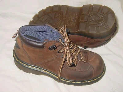 BOTAS DR MARTENS DE COLECCIÓN 9858 NIÑOS 2 MARRONES HECHAS EN INGLATERRA ZAPATOS PESADOS RESISTENTES RESISTENTES RESISTENTES RESISTENTES Foto 1 de 4