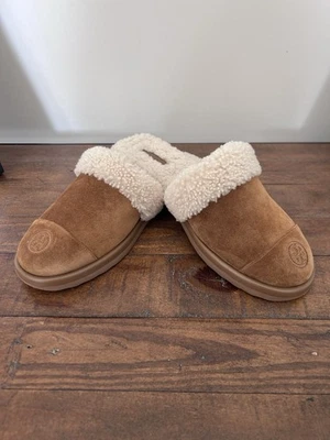 Тапочки Tory Burch из поджаренной карамельной замши, подкладки из овчины, вышитого логотипа.10.5 - Изображение 1 из 4
