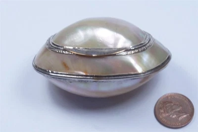 ANTIQUE SILVER & MOTHER OF PEARL SHELL SNUFF / TRINKET BOX c1800's - Image 1 of 4