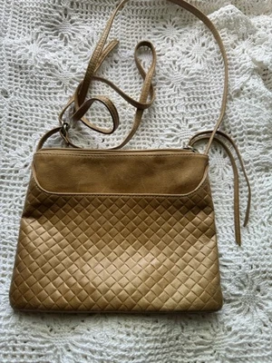 "Bolso Bandolera HOBO The Original Cuero Acolchado Tostado 3 Compartimentos 8.5"" X 7""" Foto 1 de 4