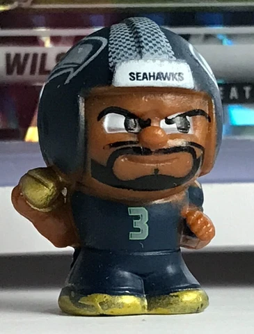 Russell Wilson NFL Teenymates 1" Figure and 2021 Mosaic WILL TO WIN MOSAIC Prizm Cover