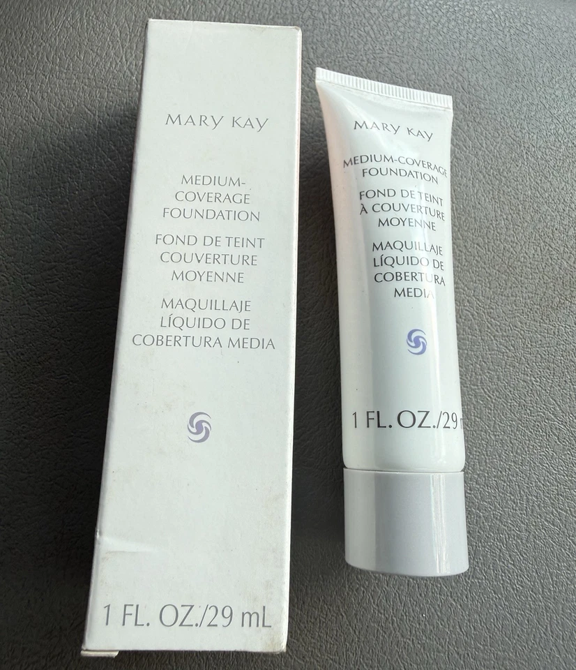 Mary Kay Medium-Coverage Foundation Bronze, 600 Liquid, 1 fl oz #042012 - Image 1 of 1